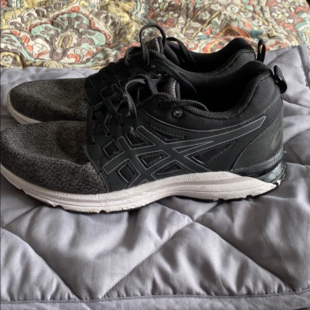 ASICS tennis shoes